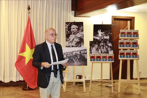 Gặp gỡ những học giả, nhà báo Brazil yêu mến Chủ tịch Hồ Chí Minh